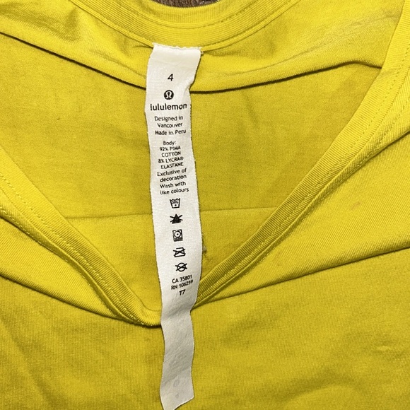 Lululemon High Neck Running and Training Shirt in Yellow Serpentine - Picture 2 of 4